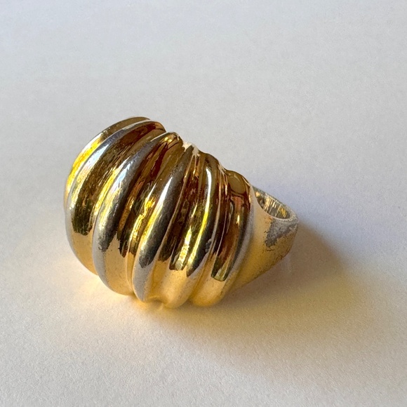 Bubble Dome Ring Sz 6, Gold Ribbed - Picture 4 of 9